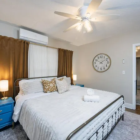 Golden Twilight 1 Bed Pet-Friendly, Large Backyard Appartement